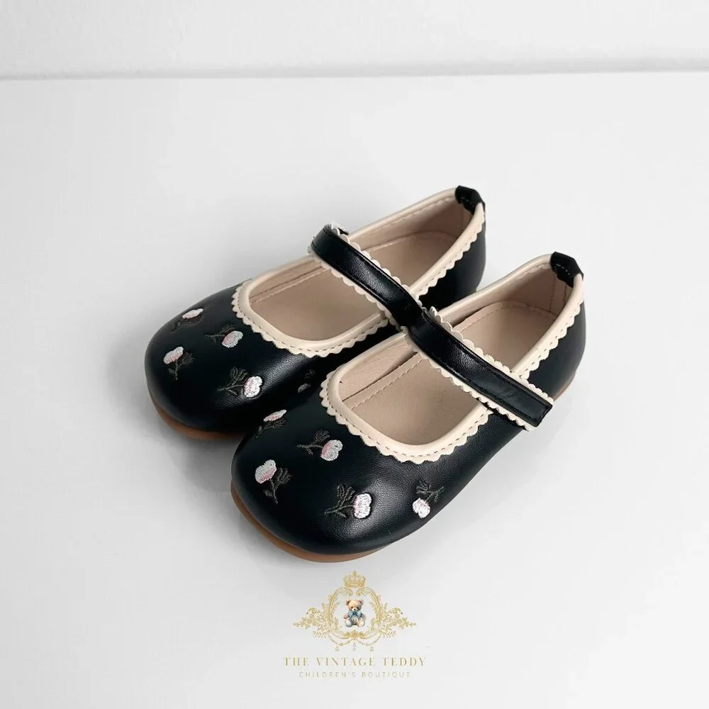 NWT Pretty Girls Mary Jane Flats Embroidered Cute Children's Shoes Black 3.5 - Picture 1 of 6